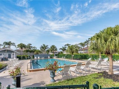 3284 Royal Canadian Trce APT 4