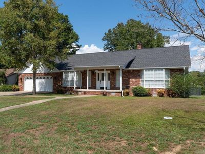 602 Edgewater Cv