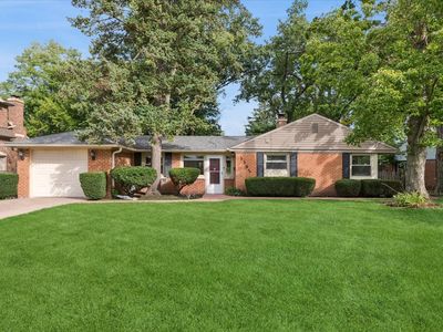 2392 Manor Ln