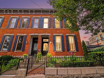 127 W Robbins St
