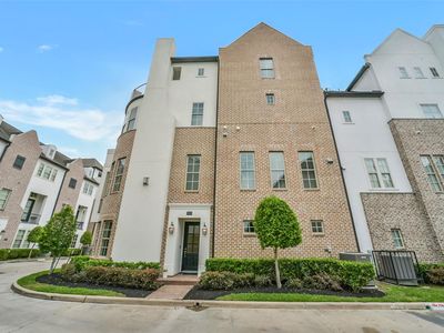2058 Fannin Sta N