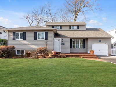 392 Roosevelt Avenue