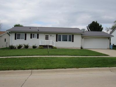 Property at 1608 Breca Ridge Dr, Anamosa, IA