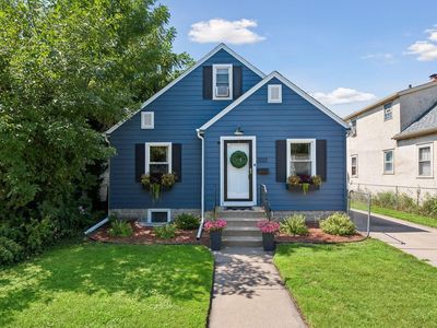 2222 University Ave NE