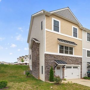 Property at 1528 Palomino Trl, Rockingham, VA