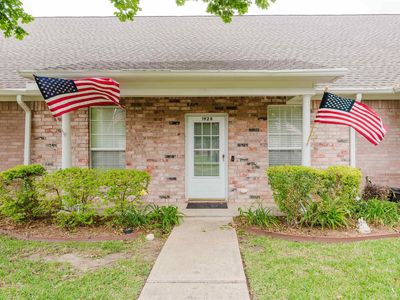 1928 Hollylake Cir