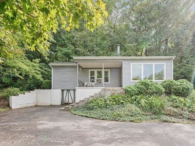 809 W Riverside Dr