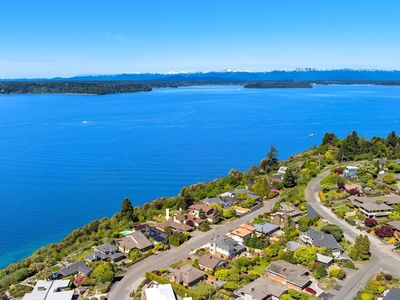 10825 44th Avenue SW