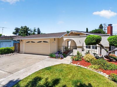 879 El Rio Dr