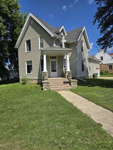 302 3rd Ave W