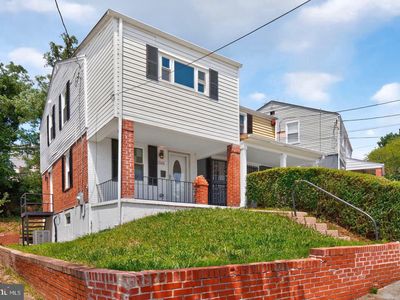 844 50th Pl NE