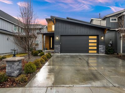 2039 E Presidential Dr