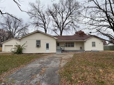Property at 513 South Dr, Marshall, MO