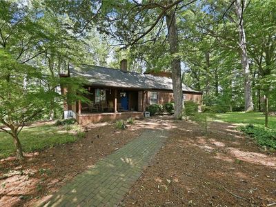 5275 Reynolda Rd
