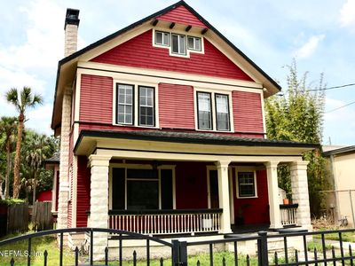 1642 WALNUT Street
