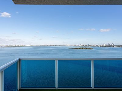 700 NE 25th St APT 1003
