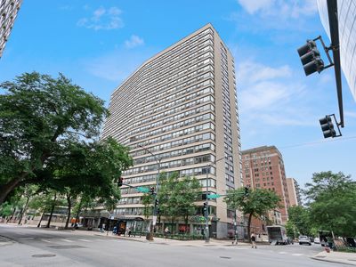 2930 N Sheridan Rd APT 2108