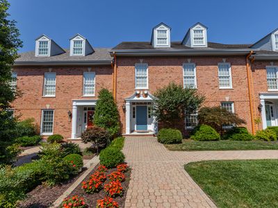 17B Charleston Greene #B