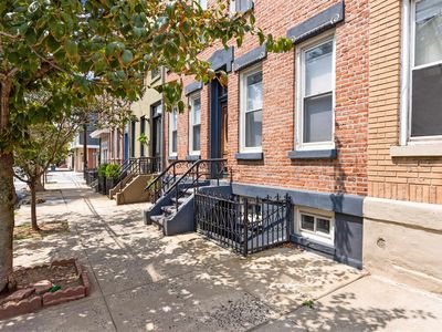352 7th St APT 4