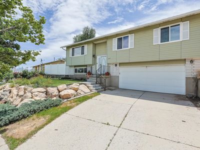 5327 W Mountain Men Dr S