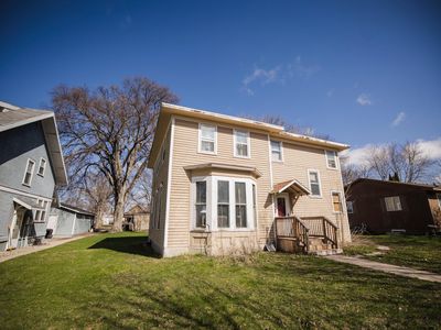 107 E 4th St