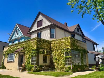 818 Milwaukee AVENUE