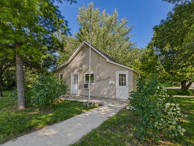 129 3rd Ave NE