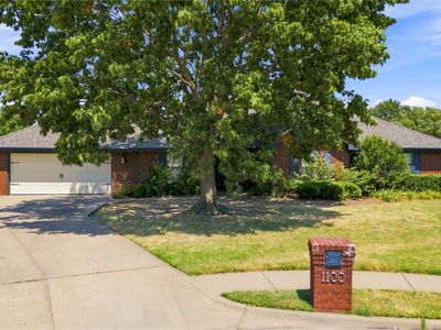 1100 SE Manor Dr