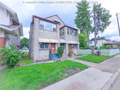 1102 Kanawha Blvd W