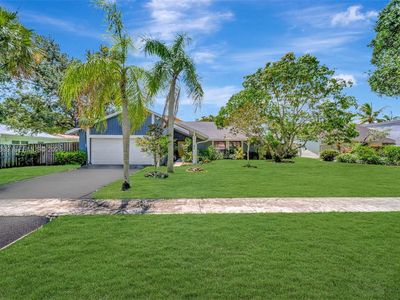 620 E Plantation Cir