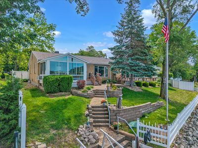 809 N River Dr