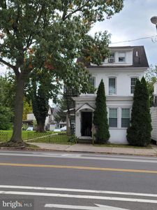 870 E High St