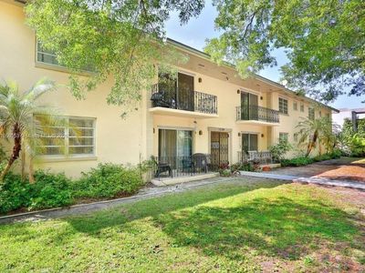 1239 Mariposa Ave APT 3