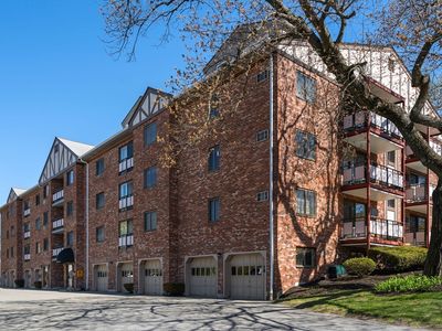 100 Lexington St APT B8