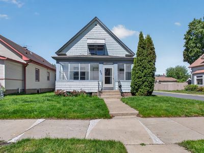 300 4th Ave S