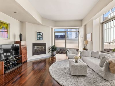 243 W 60th St APT 8A