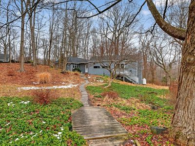 98 Mount Airy Road S