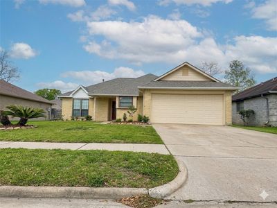 Property at 15731 Castorglen Dr, Webster, TX