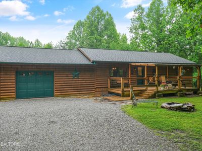 7043 Dogwood Rd