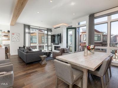 18 Waterfront Way