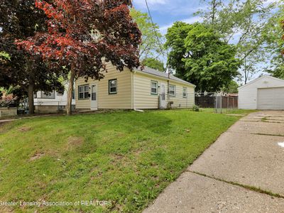 1325 Roselawn Ave