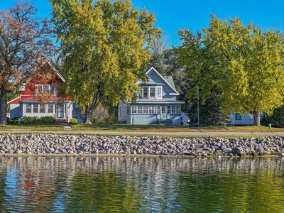 4 N Lakeshore Dr