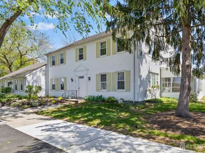 27 N Bradford Ln #B