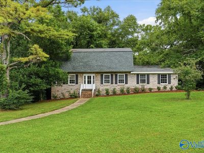 11217 Dellcrest Dr SE