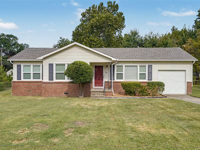 2832 S Richmond Ave