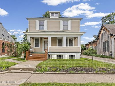204 W 5th St
