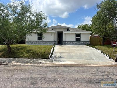 1006 E Cenizo St