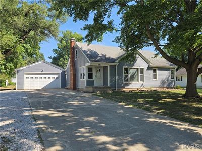 291 W 2nd St