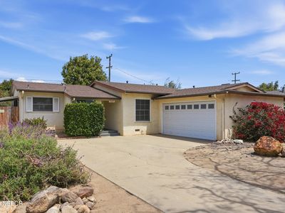 527 E Mariposa Way