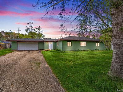 5710 Lake Grove Dr